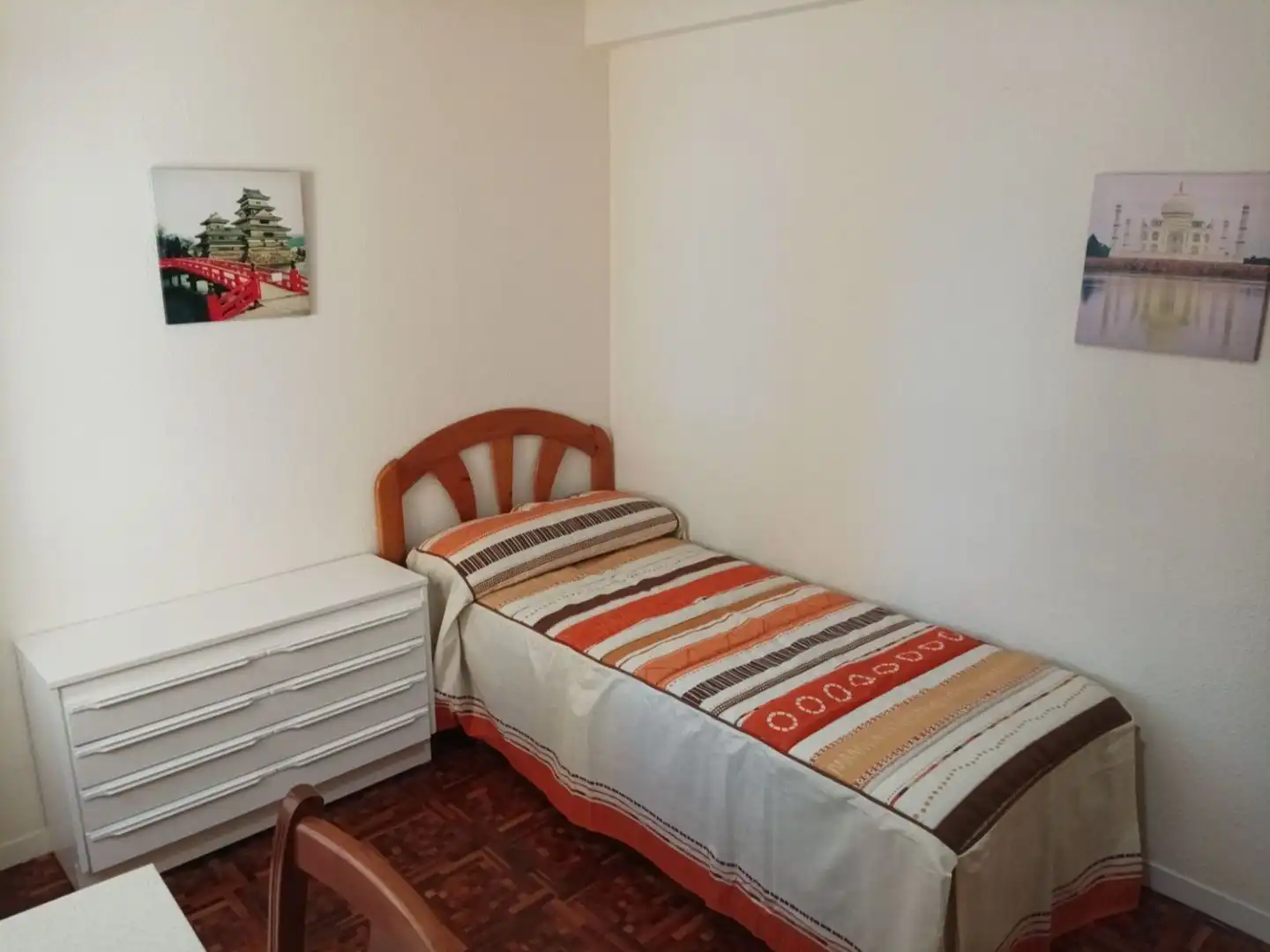 Bedroom of Flat for share in Madrid  with Heating, Parquet flooring and Terrace