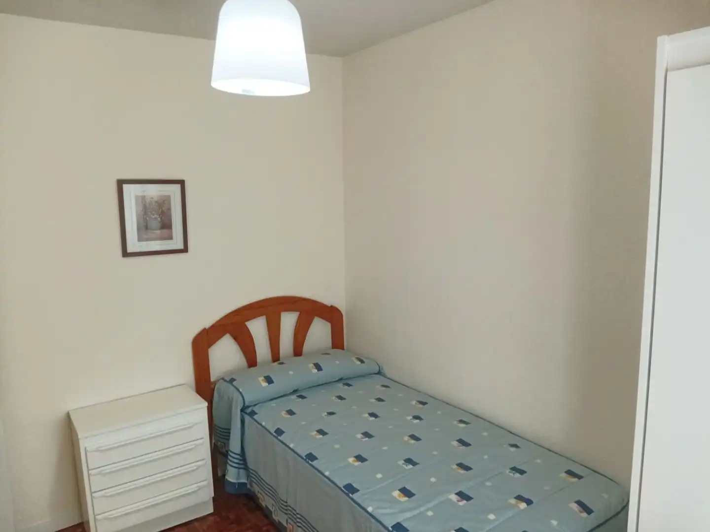 Bedroom of Flat for share in Madrid  with Heating, Parquet flooring and Terrace