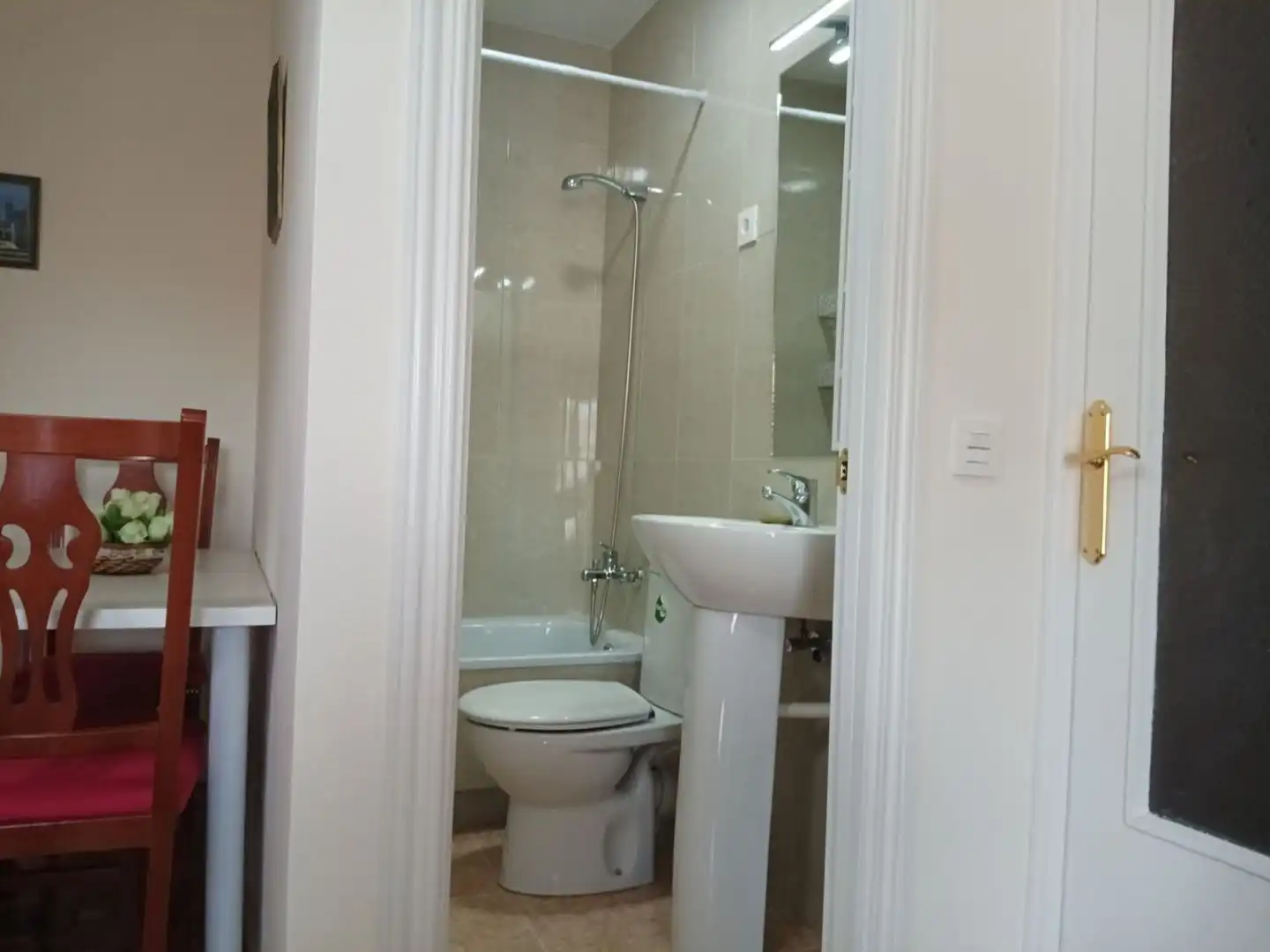 Bathroom of Flat for share in Madrid  with Heating, Parquet flooring and Terrace