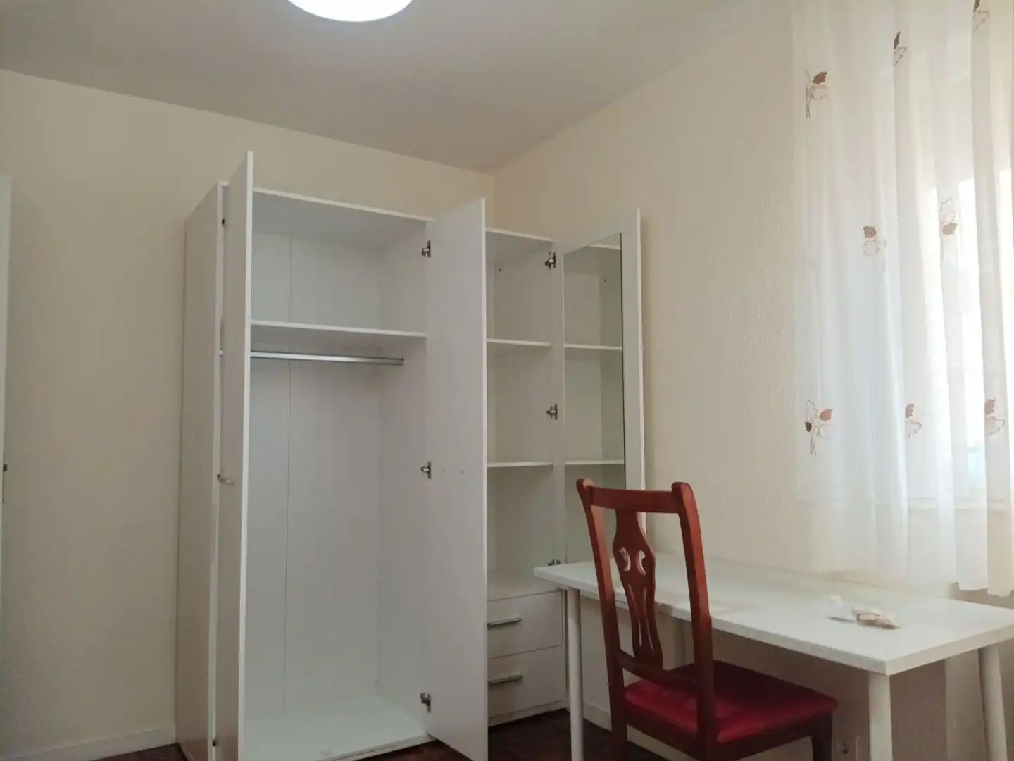 Bedroom of Flat for share in Madrid  with Heating, Parquet flooring and Terrace