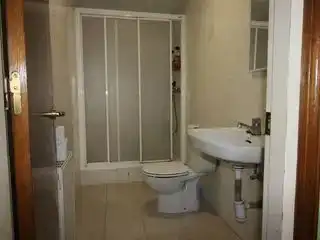 Bathroom of Flat for rent in Figueres  with Air Conditioner, Heating and Balcony