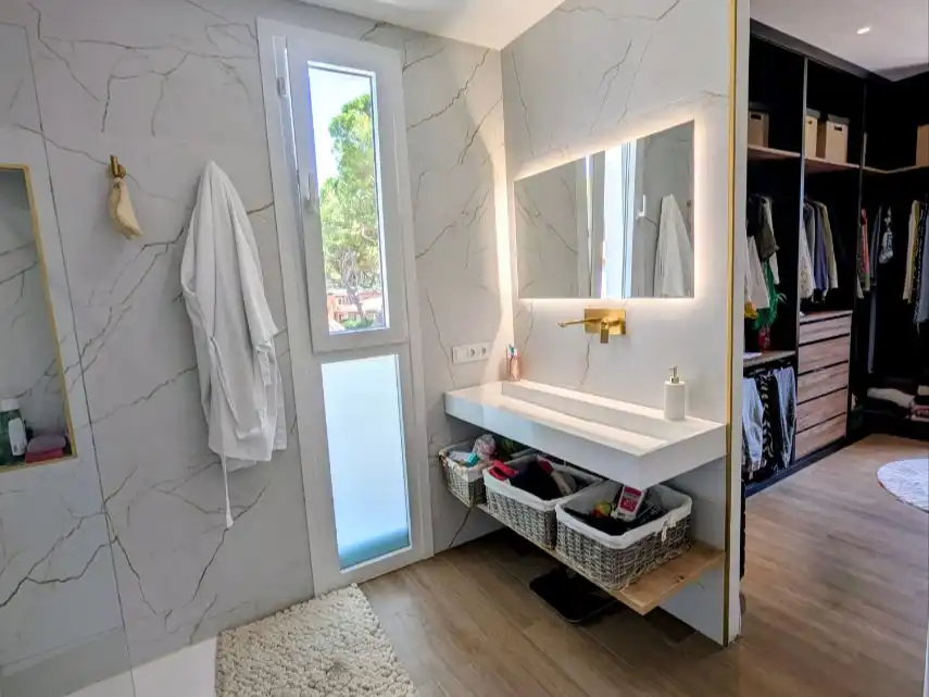 Flat for sale in Calle Pino Tea, 383, Oromana Bathroom of Flat for sale in Alcalá de Guadaira with Air Conditioner, Heating and Private garden