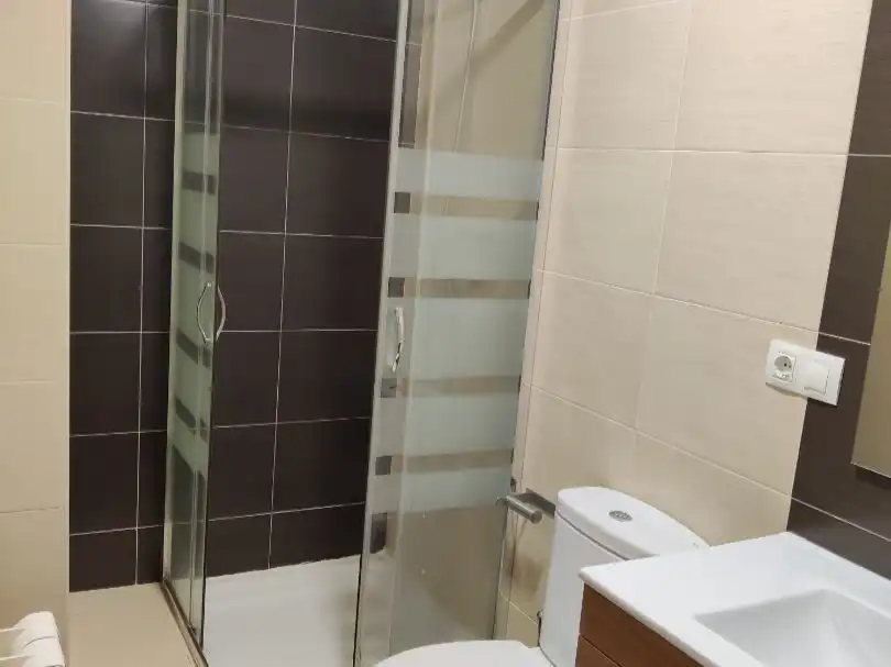 Flat for rent in Rúa O Picho, 3, Elviña - A Zapateira Bathroom of Flat for rent in A Coruña Capital with Heating, Parquet flooring and Storage room