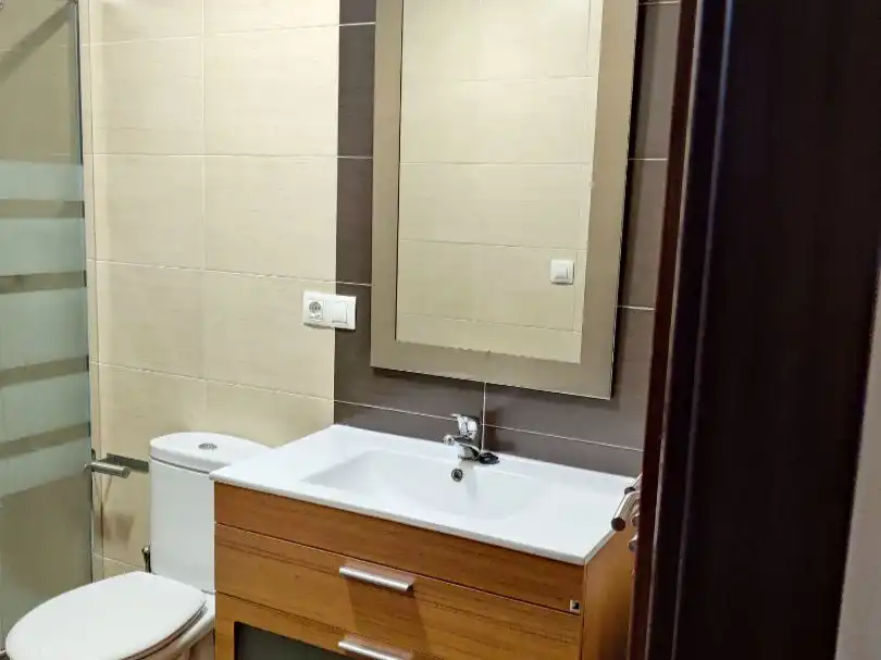 Flat for rent in Rúa O Picho, 3, Elviña - A Zapateira Bathroom of Flat for rent in A Coruña Capital with Heating, Parquet flooring and Storage room