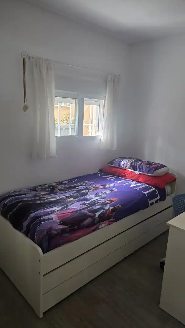 Dormitori de Casa o xalet de lloguer en Paterna amb Aire condicionat, Calefacció i Jardí privat