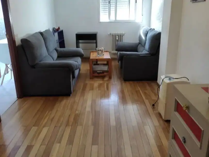 Sala d'estar de Pis en venda en Santiago de Compostela  amb Calefacció, Parquet i Terrassa