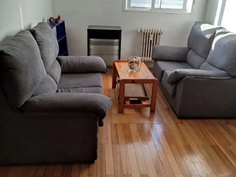 Sala d'estar de Pis en venda en Santiago de Compostela  amb Calefacció, Parquet i Terrassa