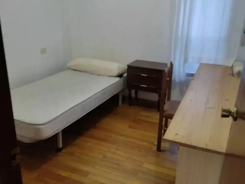 Dormitori de Pis en venda en Santiago de Compostela  amb Calefacció, Parquet i Terrassa