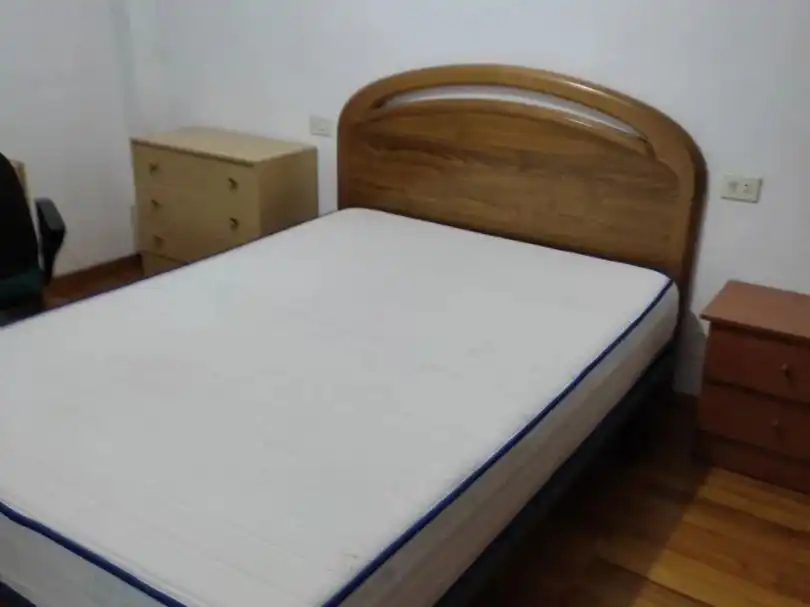 Dormitori de Pis en venda en Santiago de Compostela  amb Calefacció, Parquet i Terrassa