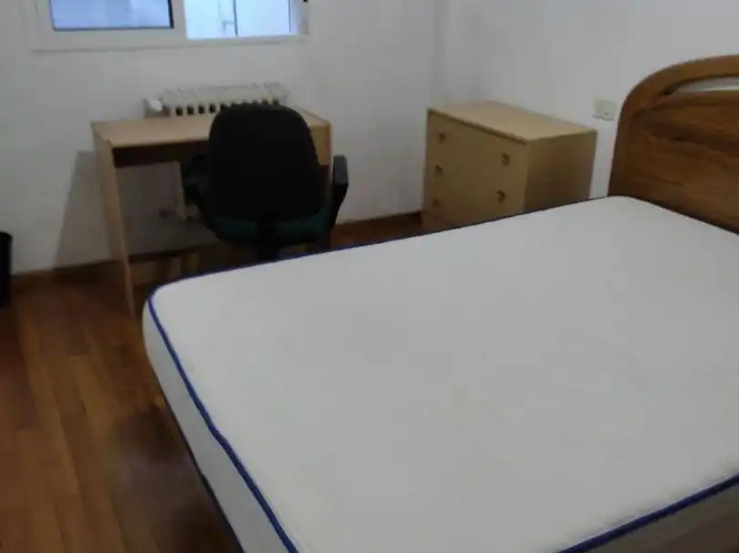 Dormitori de Pis en venda en Santiago de Compostela  amb Calefacció, Parquet i Terrassa