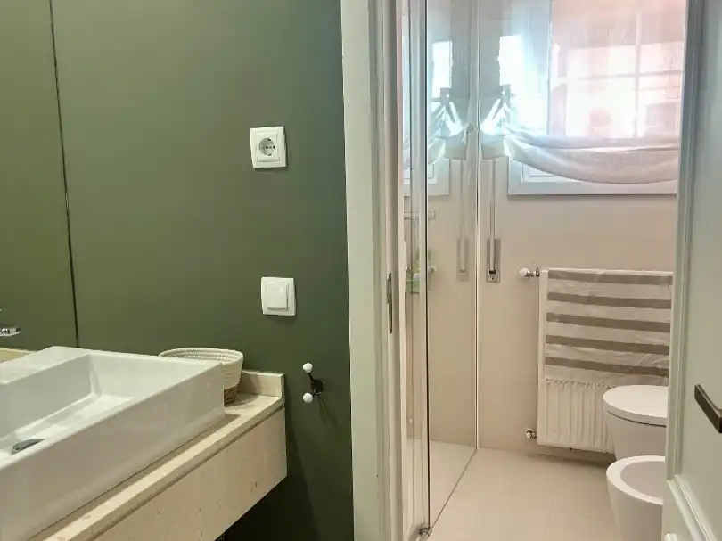 Houses for rent in Paseo de Emilia Alarcos, 1, Las Marías Bathroom of Houses for rent in Torrelodones with Heating, Private garden and Parquet flooring