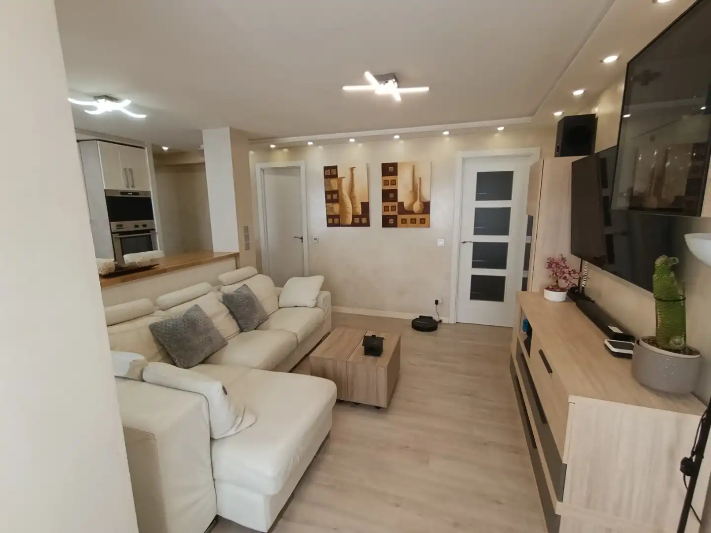 Flat for sale in Avenida de la Constitución Española, 3, Gamonal - San Bruno - G9 Living room of Flat for sale in Burgos with Heating, Furnished and Oven