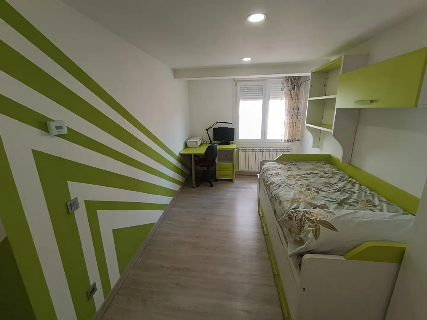 Flat for sale in Avenida de la Constitución Española, 3, Gamonal - San Bruno - G9 Bedroom of Flat for sale in Burgos with Heating, Furnished and Oven