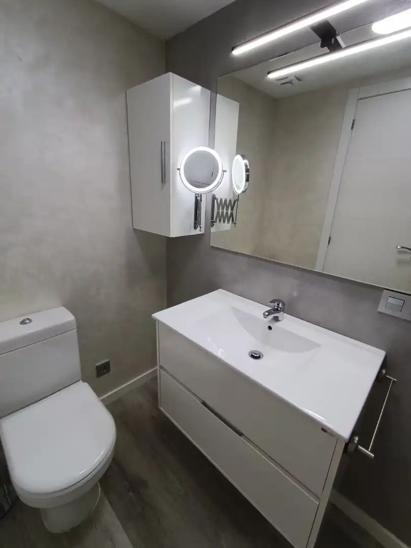 Flat for sale in Avenida de la Constitución Española, 3, Gamonal - San Bruno - G9 Bathroom of Flat for sale in Burgos with Heating, Furnished and Oven