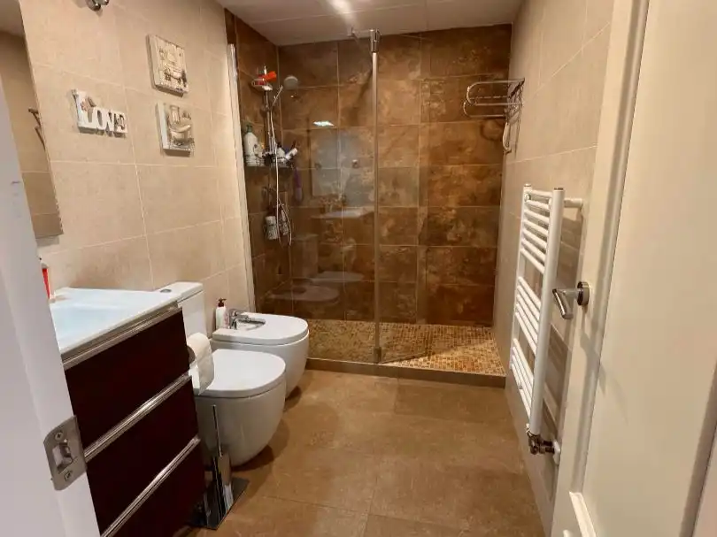 Flat for sale in Carrer de Calassanç Duran, 222, Sol i Padris - Sant Oleguer Bathroom of Flat for sale in Sabadell with Air Conditioner, Heating and Parquet flooring