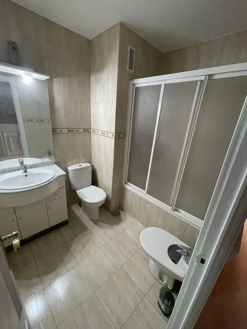 Baño de Piso en venta en Torrijos con Aire acondicionado, Calefacción y Terraza