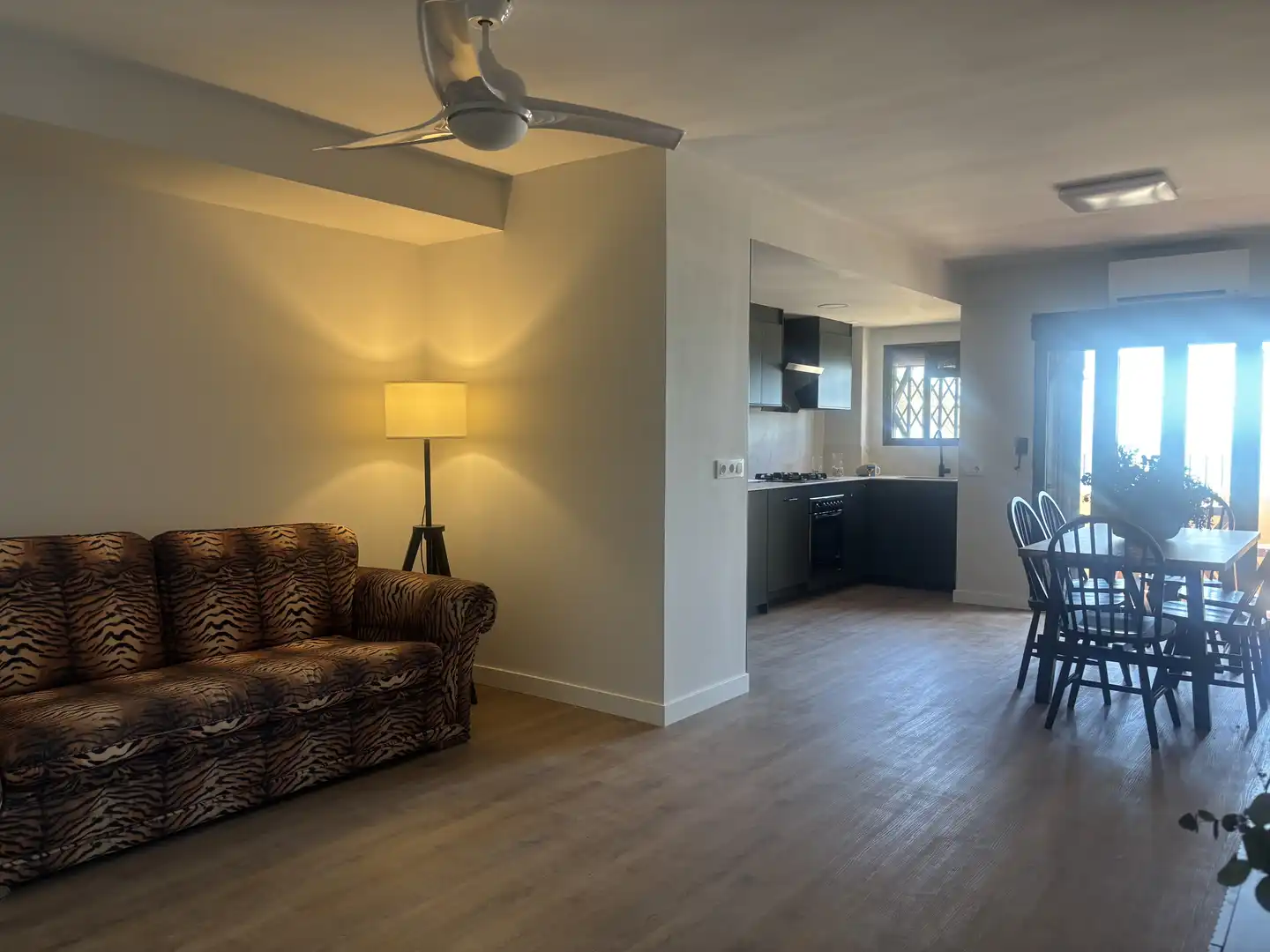 Piso de alquiler en Passeig de Lluís Saiz Diaz Regatista, S/n, Port Saplaya Sala de estar de Piso de alquiler en Alboraya con Aire acondicionado, Terraza y Piscina