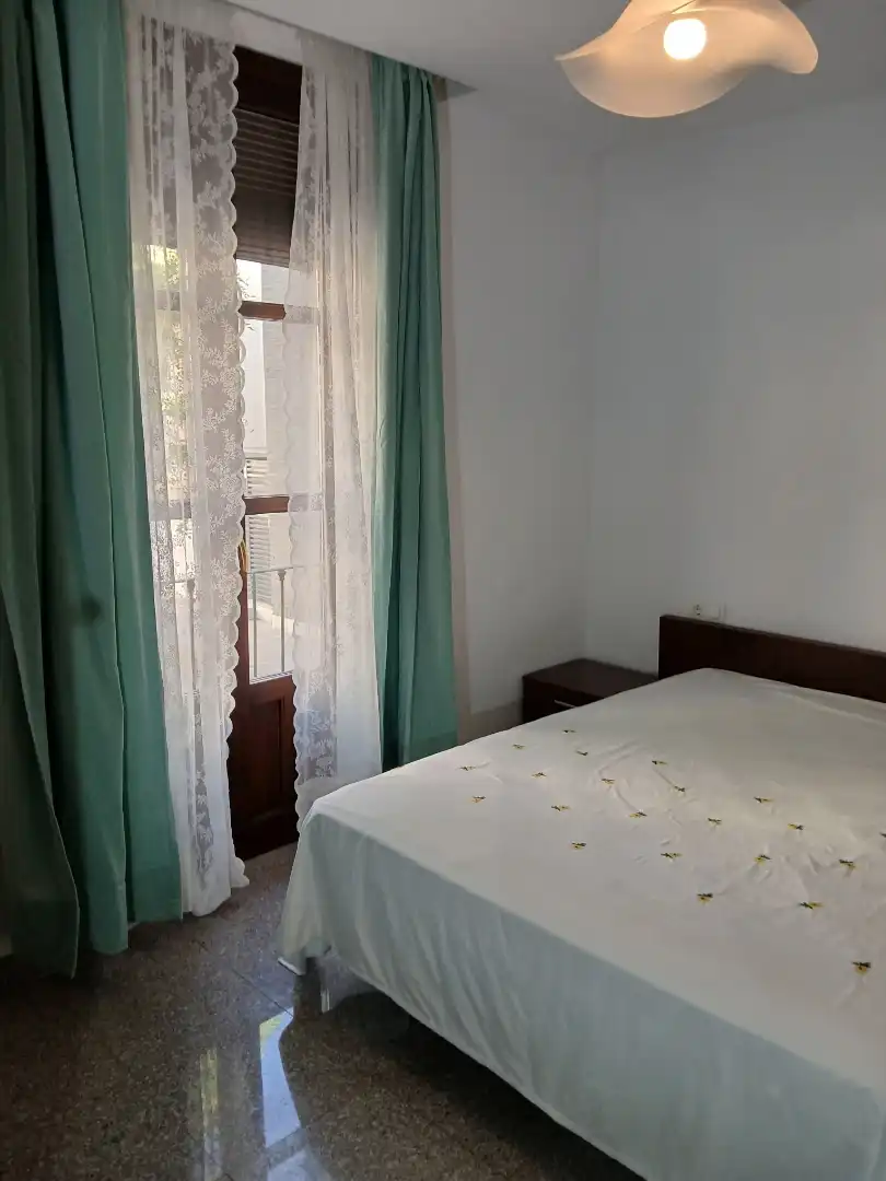Pis de lloguer a Calle Palacios, 9, San Matías - Realejo Dormitori de Pis de lloguer en Granada amb Aire condicionat, Calefacció i Moblat
