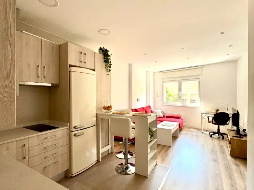 Apartamento de alquiler en Paseo de Carmelitas, 23, San Vicente - Las Úrsulas Cocina de Apartamento de alquiler en Salamanca con Calefacción, Parquet y Amueblado