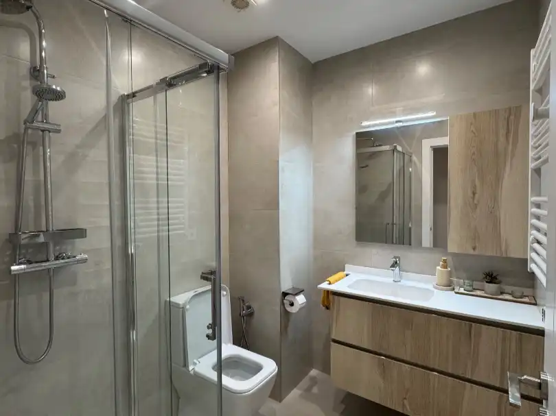 Apartamento de alquiler en Paseo de Carmelitas, 23, San Vicente - Las Úrsulas Baño de Apartamento de alquiler en Salamanca con Calefacción, Parquet y Amueblado