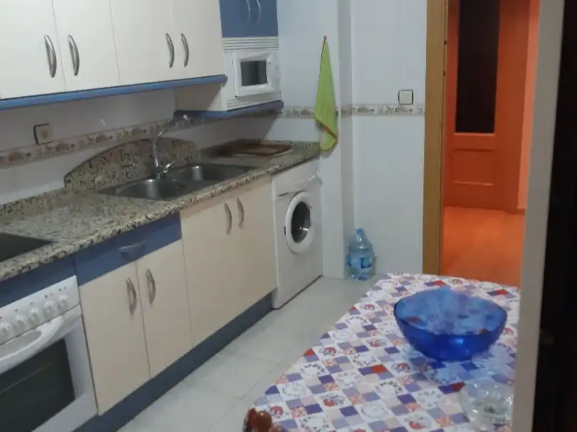 Cuina de Pis de lloguer en Benavente amb Calefacció, Moblat i Balcó