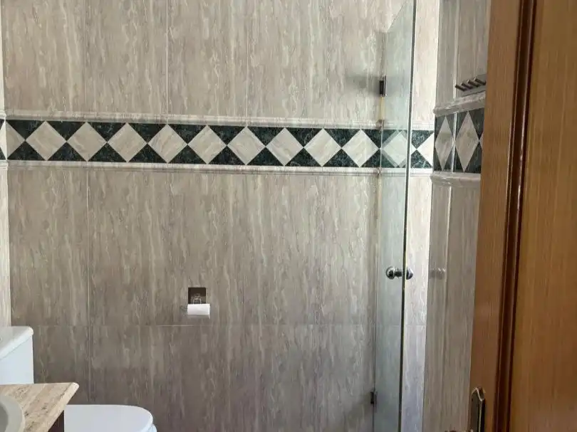 Wohnung zur Miete in Calle Estación, 3, Villarrobledo Badezimmer von Wohnung zur Miete in Villarrobledo mit Klimaanlage, Heizung und Parkett