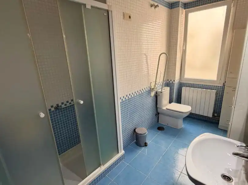 Flat for sale in Calle Obispo Hurtado, 13, Centro - Sagrario Bathroom of Flat for sale in Granada Capital with Balcony