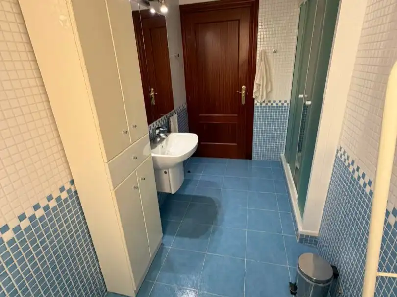 Flat for sale in Calle Obispo Hurtado, 13, Centro - Sagrario Bathroom of Flat for sale in Granada Capital with Balcony