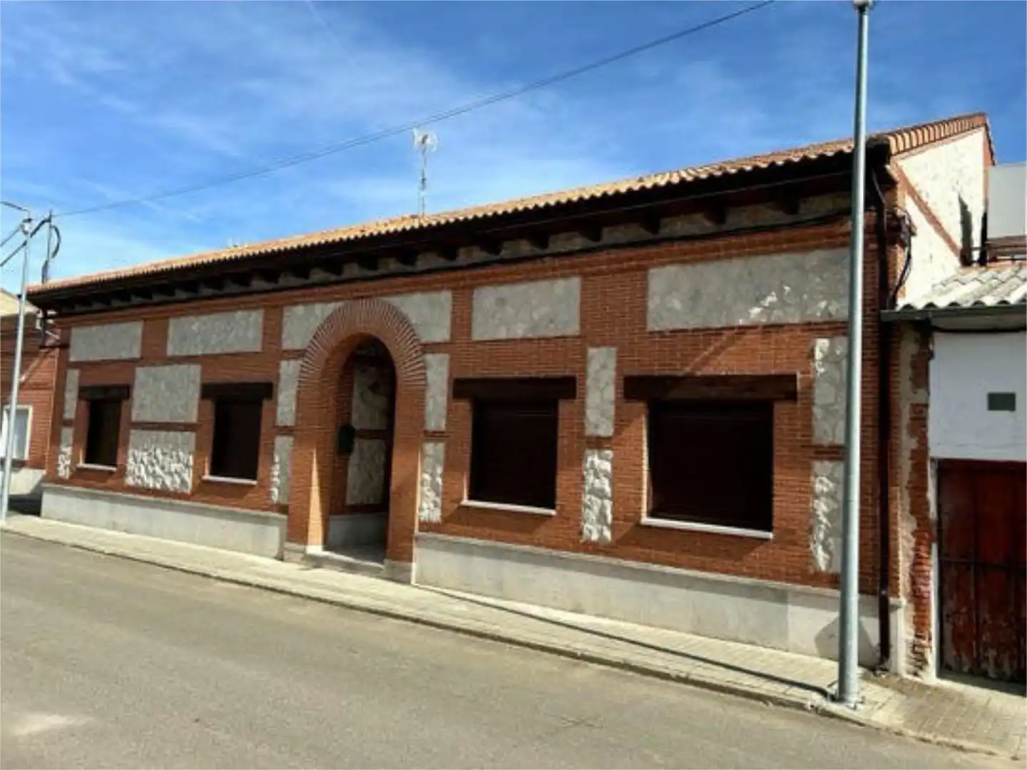 Casa adosada en venda a Matapozuelos Vista exterior de Casa adosada en venda en Matapozuelos