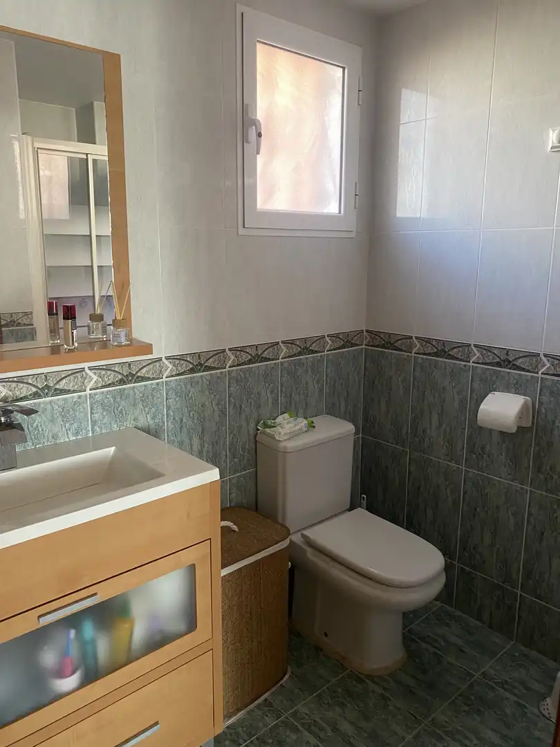 Einfamilien-Reihenhaus zum Verkauf in Calle del Sofre, 745, Valle del Sol Badezimmer von Einfamilien-Reihenhaus zum Verkauf in Mutxamel mit Klimaanlage, Heizung und Terrasse