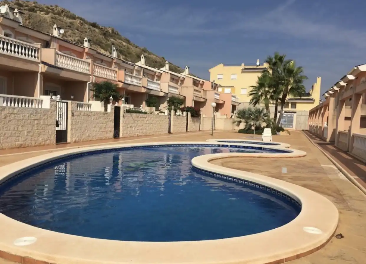 Einfamilien-Reihenhaus zum Verkauf in Calle del Sofre, 745, Valle del Sol Schwimmbecken von Einfamilien-Reihenhaus zum Verkauf in Mutxamel mit Klimaanlage, Heizung und Terrasse