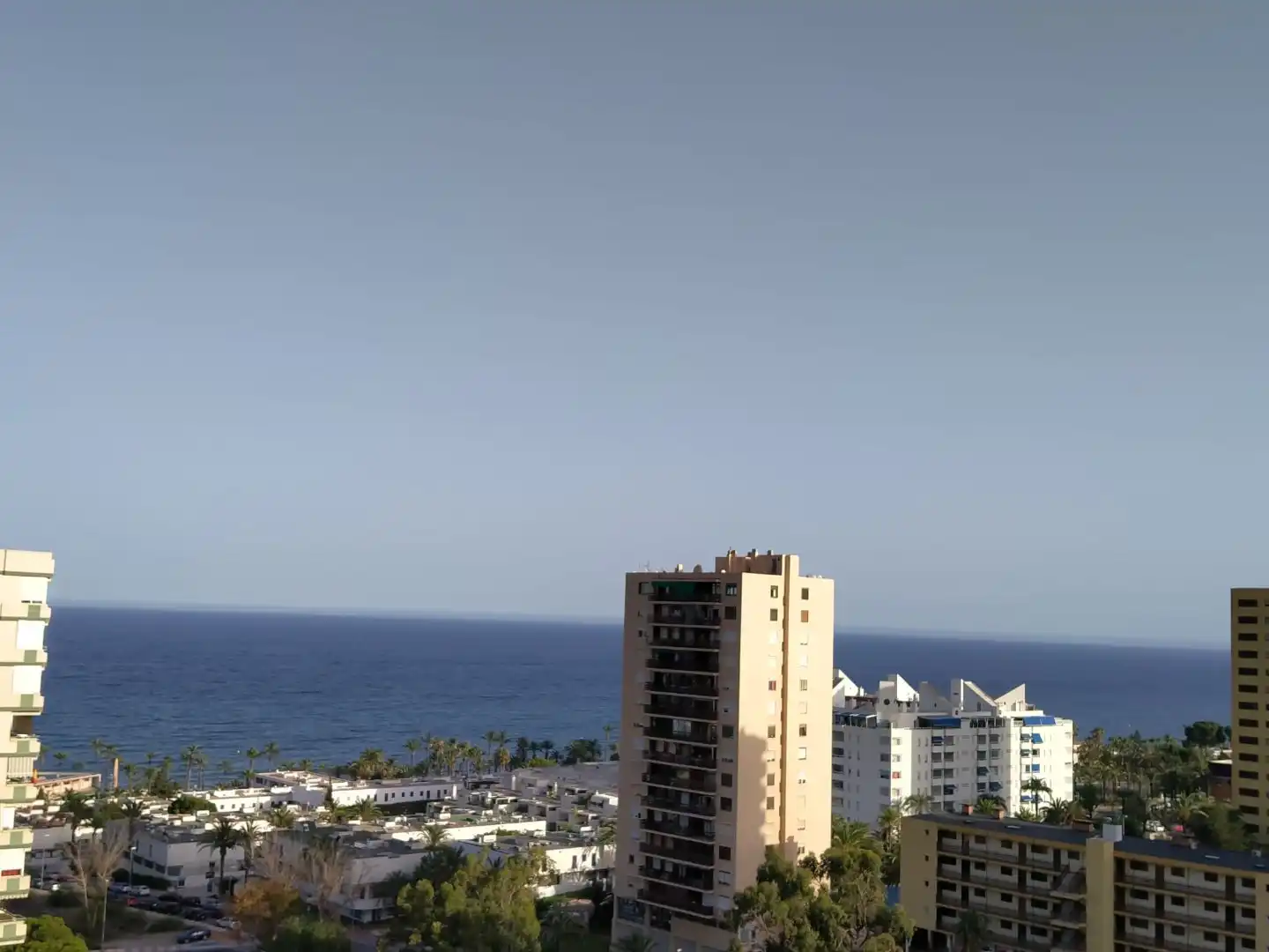 Estudio de alquiler en Plaza Playa Paraíso, 1, Aguadulce Sur Vista exterior de Estudio de alquiler en Roquetas de Mar con Aire acondicionado, Calefacción y Jardín privado