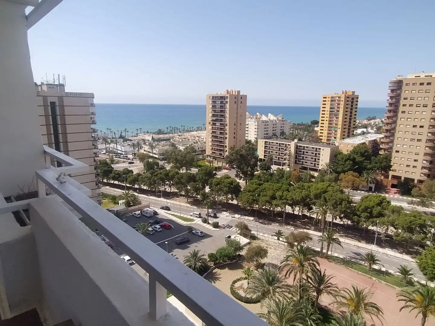 Estudio de alquiler en Plaza Playa Paraíso, 1, Aguadulce Sur Vista exterior de Estudio de alquiler en Roquetas de Mar con Aire acondicionado, Calefacción y Jardín privado