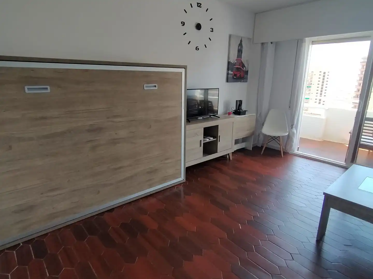 Estudio de alquiler en Plaza Playa Paraíso, 1, Aguadulce Sur Sala de estar de Estudio de alquiler en Roquetas de Mar con Aire acondicionado, Calefacción y Jardín privado