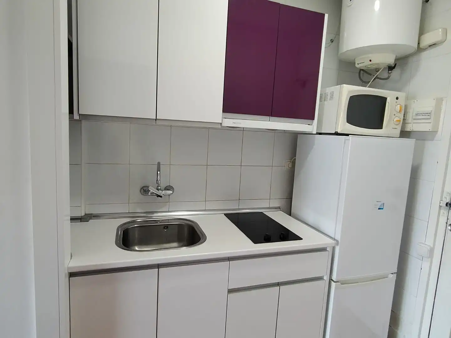 Estudio de alquiler en Plaza Playa Paraíso, 1, Aguadulce Sur Cocina de Estudio de alquiler en Roquetas de Mar con Aire acondicionado, Calefacción y Jardín privado