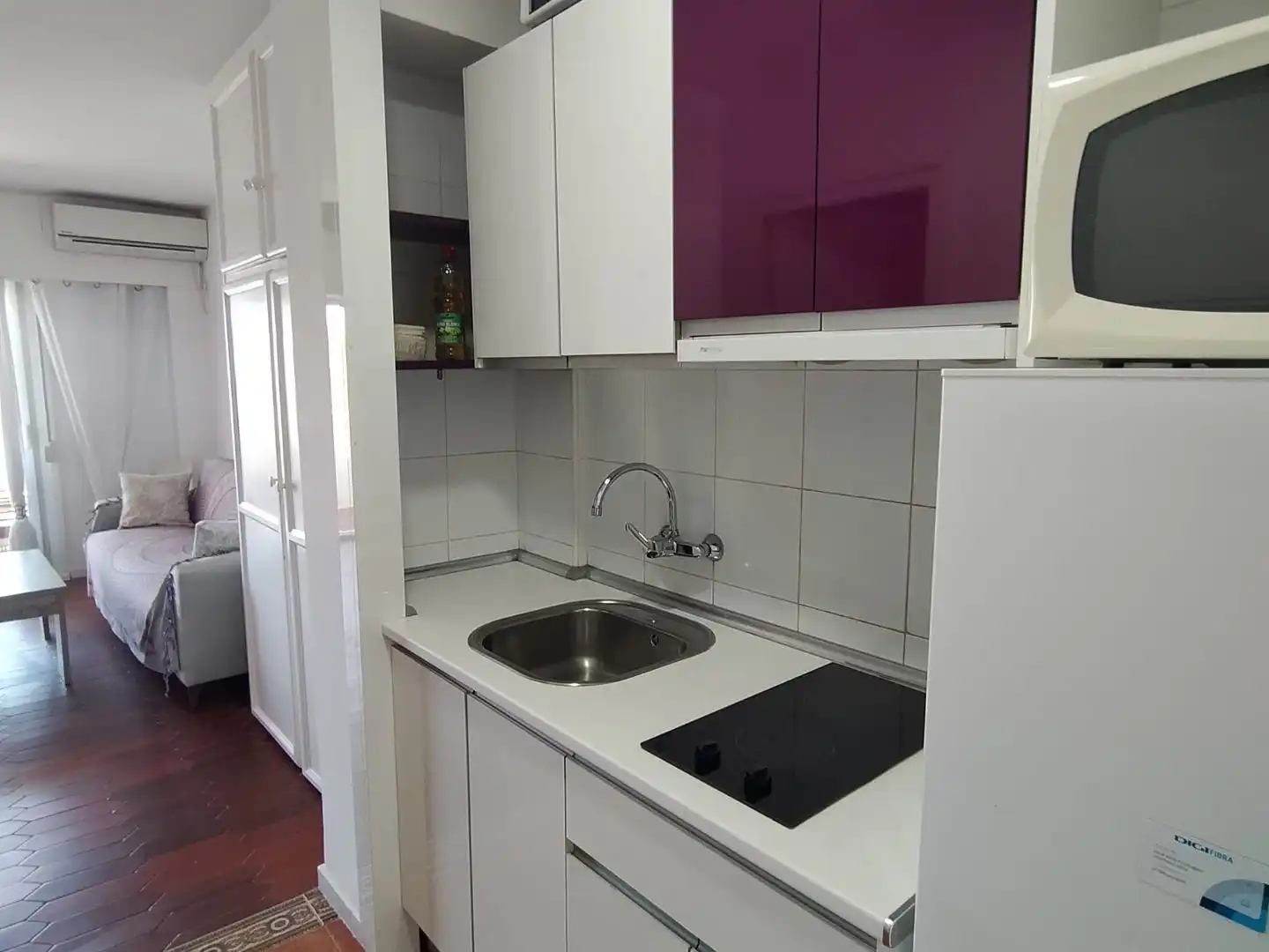 Estudio de alquiler en Plaza Playa Paraíso, 1, Aguadulce Sur Cocina de Estudio de alquiler en Roquetas de Mar con Aire acondicionado, Calefacción y Jardín privado