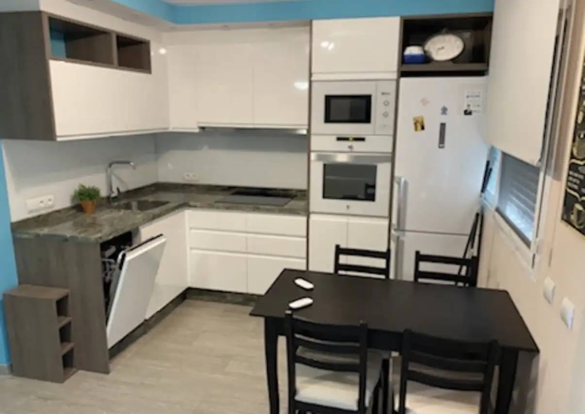 Piso de alquiler en Calle Seguidilla, 16, Sotoserena Cocina de Piso de alquiler en Estepona con Jardín privado y Piscina