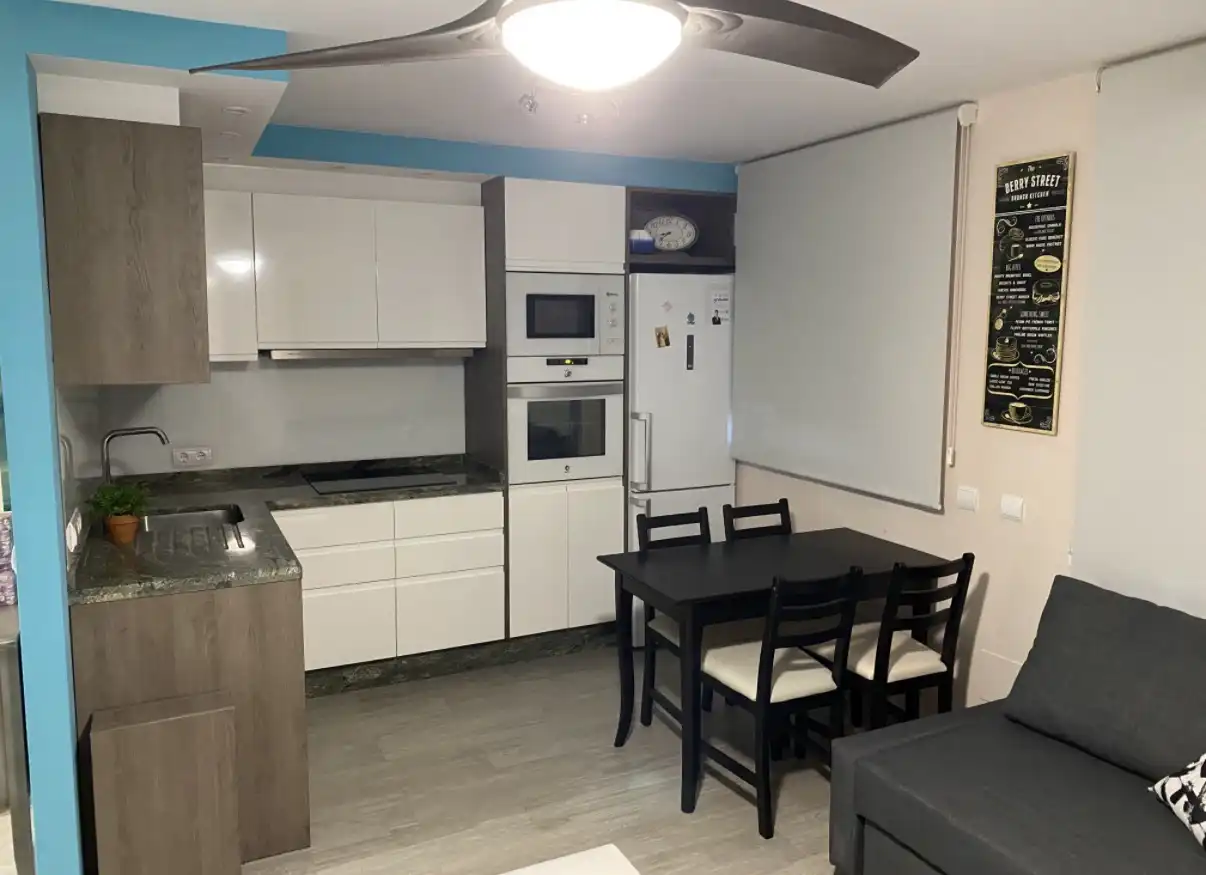 Piso de alquiler en Calle Seguidilla, 16, Sotoserena Cocina de Piso de alquiler en Estepona con Jardín privado y Piscina
