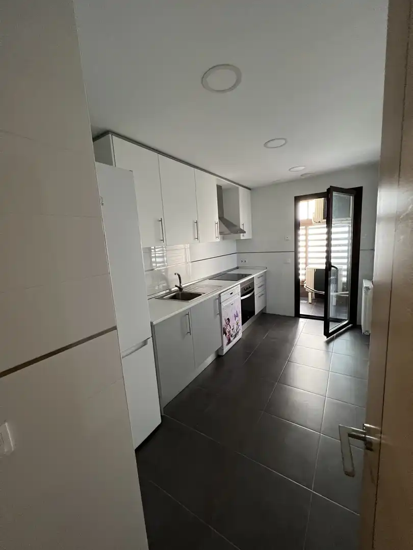 Pis en venda a Calle Alcaravea, 4, Saucar - Zarzuela Cuina de Pis en venda en Torrejón de Ardoz amb Aire condicionat, Calefacció i Parquet