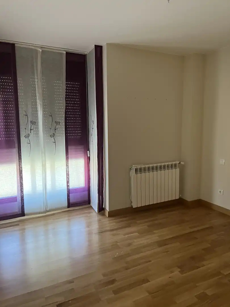 Pis en venda a Calle Alcaravea, 4, Saucar - Zarzuela Dormitori de Pis en venda en Torrejón de Ardoz amb Aire condicionat, Calefacció i Parquet
