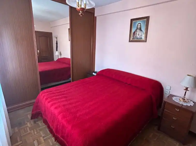 Piso en venta en Calle de Villalobos, 107, Palomeras Sureste Habitación de Piso en venta en Madrid con Aire acondicionado, Calefacción y Terraza