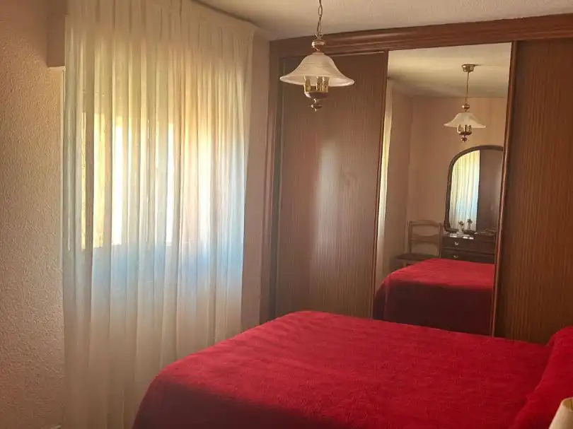 Piso en venta en Calle de Villalobos, 107, Palomeras Sureste Habitación de Piso en venta en Madrid con Aire acondicionado, Calefacción y Terraza