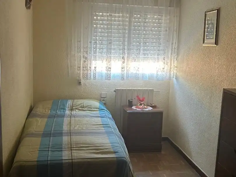 Piso en venta en Calle de Villalobos, 107, Palomeras Sureste Habitación de Piso en venta en Madrid con Aire acondicionado, Calefacción y Terraza
