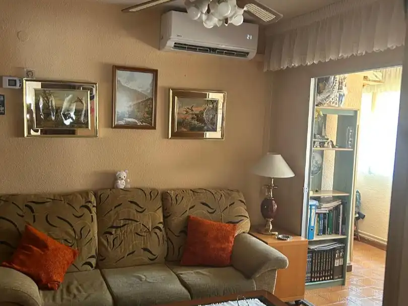 Piso en venta en Calle de Villalobos, 107, Palomeras Sureste Sala de estar de Piso en venta en Madrid con Aire acondicionado, Calefacción y Terraza