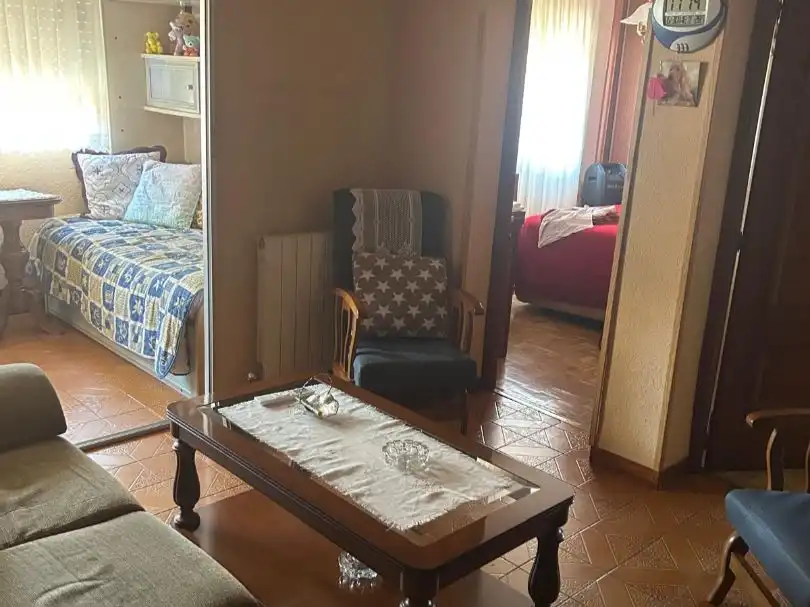 Piso en venta en Calle de Villalobos, 107, Palomeras Sureste Sala de estar de Piso en venta en Madrid con Aire acondicionado, Calefacción y Terraza