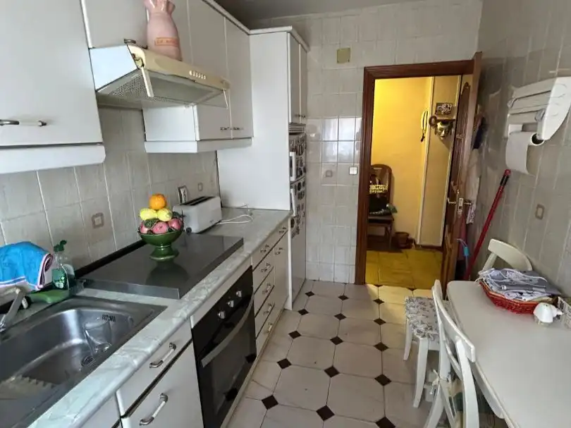 Piso en venta en Calle de Villalobos, 107, Palomeras Sureste Cocina de Piso en venta en Madrid con Aire acondicionado, Calefacción y Terraza