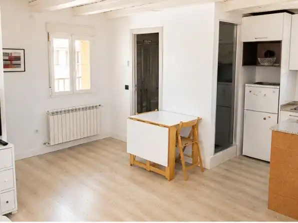 Apartamento en venta en Calle del Amparo, 25, Embajadores - Lavapiés Habitación de Apartamento en venta en Madrid Capital con Aire acondicionado