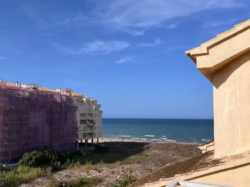 Apartament de lloguer a Avinguda las Gaviotas, 135, El Perellonet Apartament de lloguer en Valencia amb Aire condicionat, Calefacció i Jardí privat