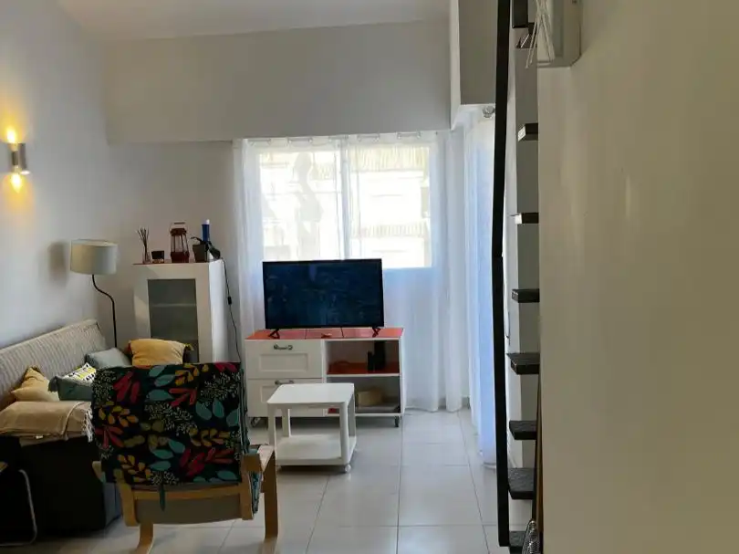 Apartament de lloguer a Avinguda las Gaviotas, 135, El Perellonet Sala d'estar de Apartament de lloguer en Valencia amb Aire condicionat, Calefacció i Jardí privat