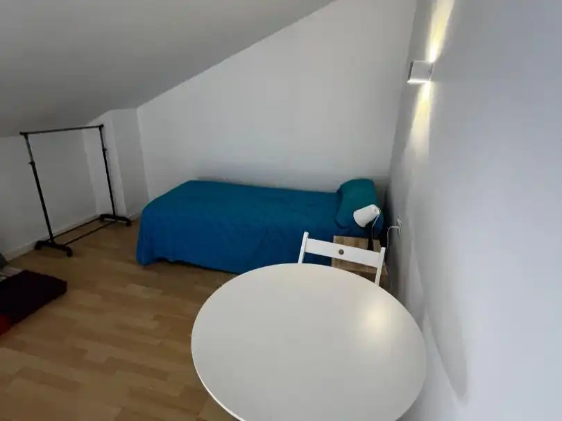 Apartament de lloguer a Avinguda las Gaviotas, 135, El Perellonet Dormitori de Apartament de lloguer en Valencia amb Aire condicionat, Calefacció i Jardí privat